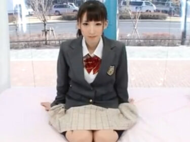 色白で清楚な美少女ＪＫがMM号で流されパコ→大量顔射されつつも恍惚アクメ
